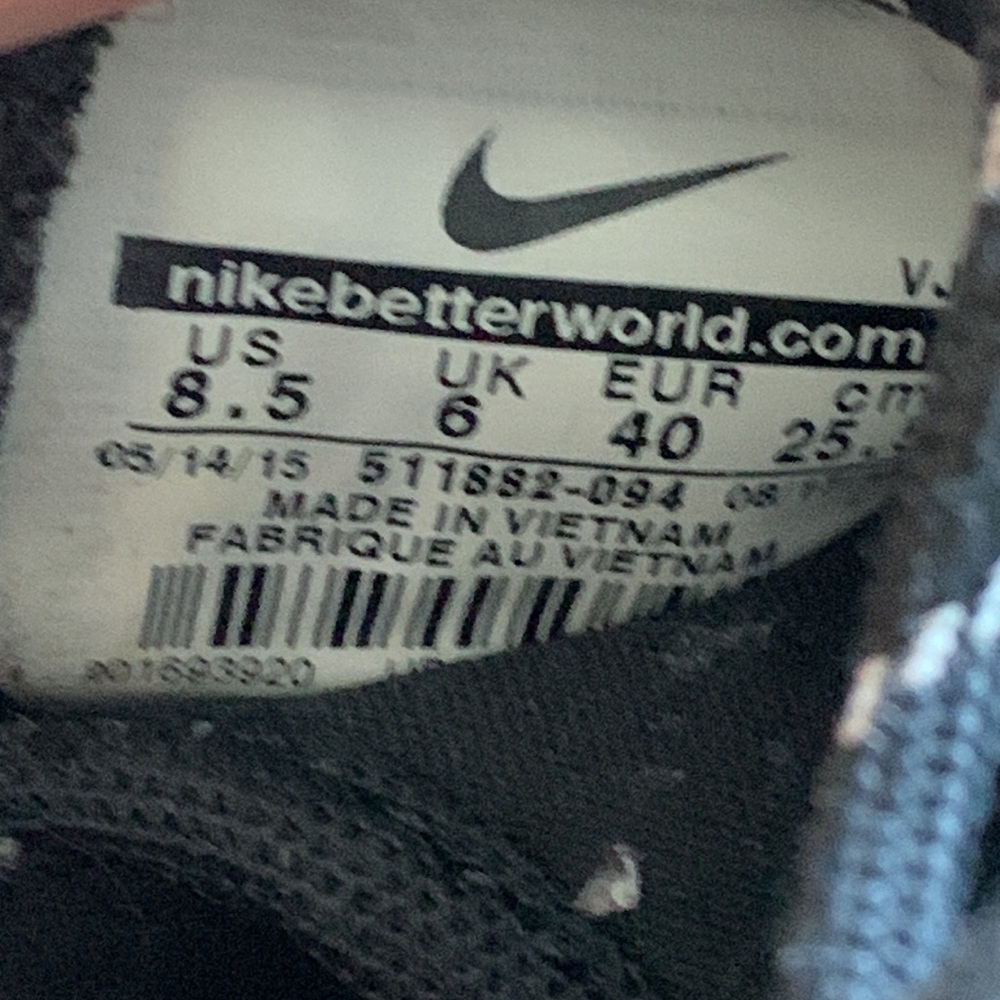 Nike Roshe One Women’s Lace Up Sneakers Black White Size 8.5 Minimalist Comfort - Picture 11 of 12